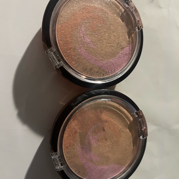 2 Physicians Formula Mineral wear Talc Free correcting Bronzer